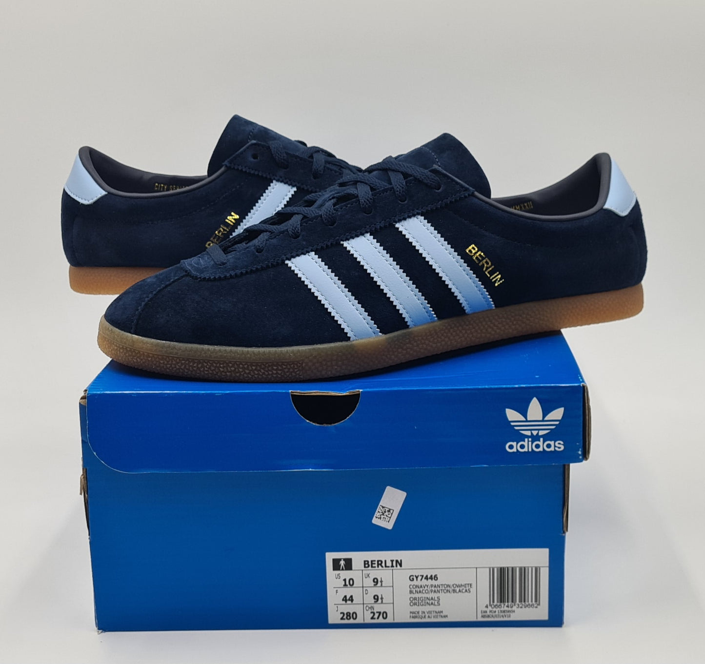 *NEW* 2022 Adidas Berlin Retro UK 9.5 / EUR 44