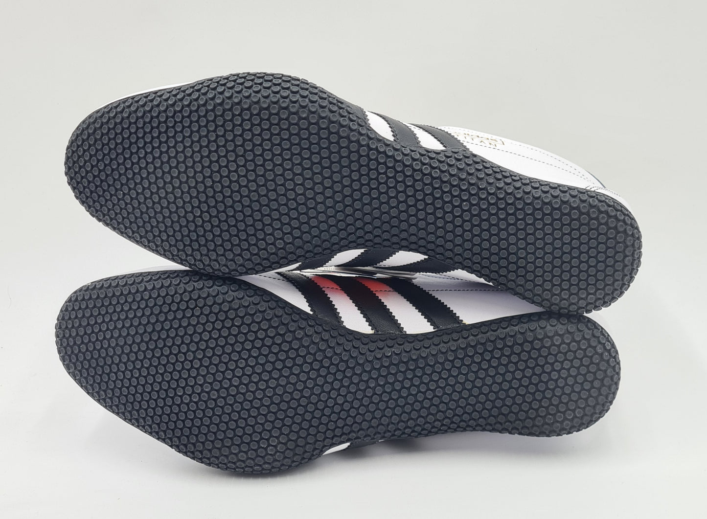 *NEW* 2004 Adidas Titan Retro White UK 9 / EUR 43 1/3