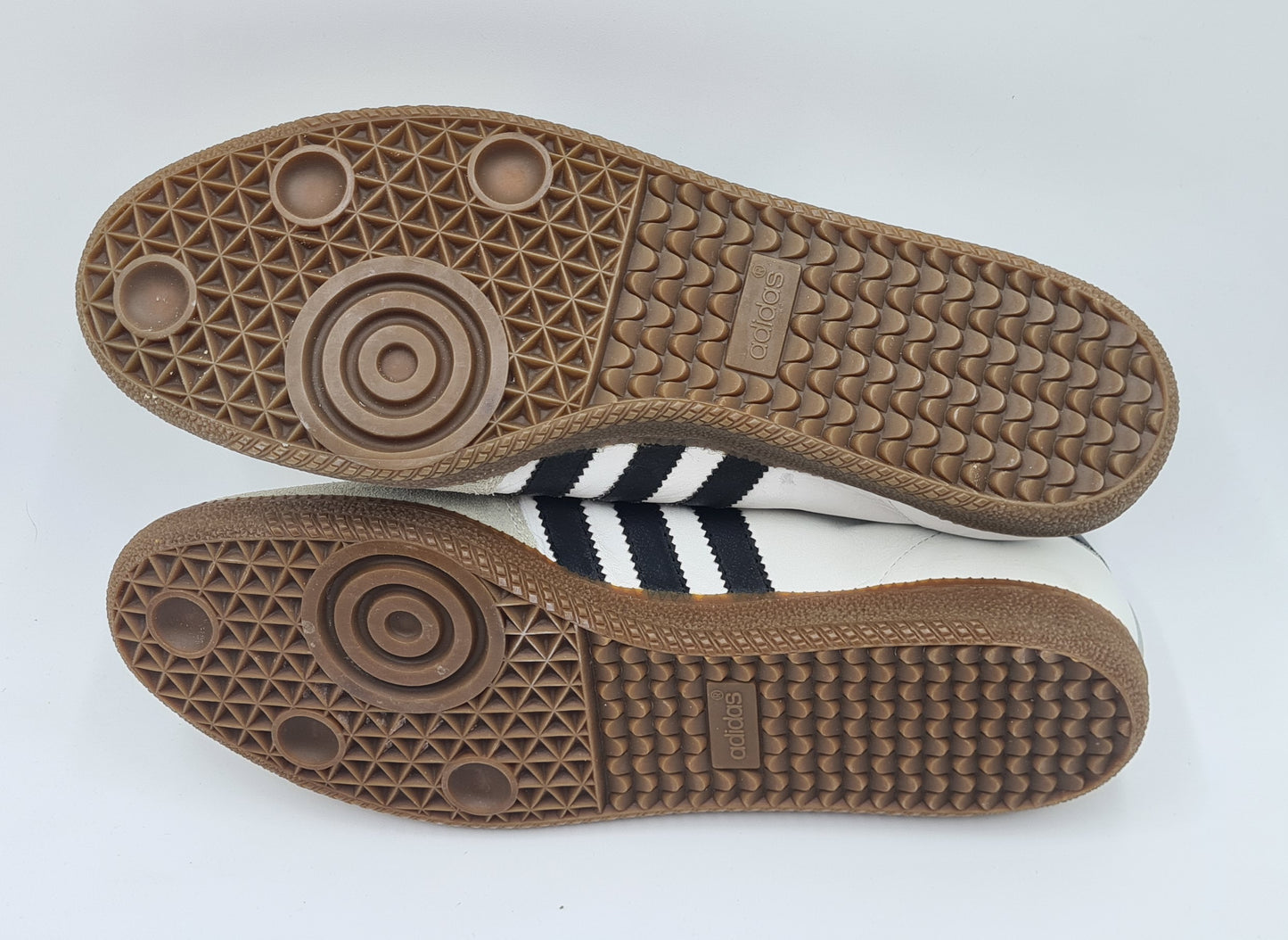 *VGC* Vintage 1995 Adidas Universal with black stripes UK 12 / EUR 47 1/3