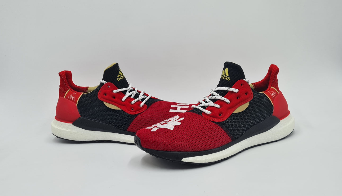 *NEU* 2018 Adidas HU Solar Pharell Williams CNY Gr. UK 9,5 / EUR 44