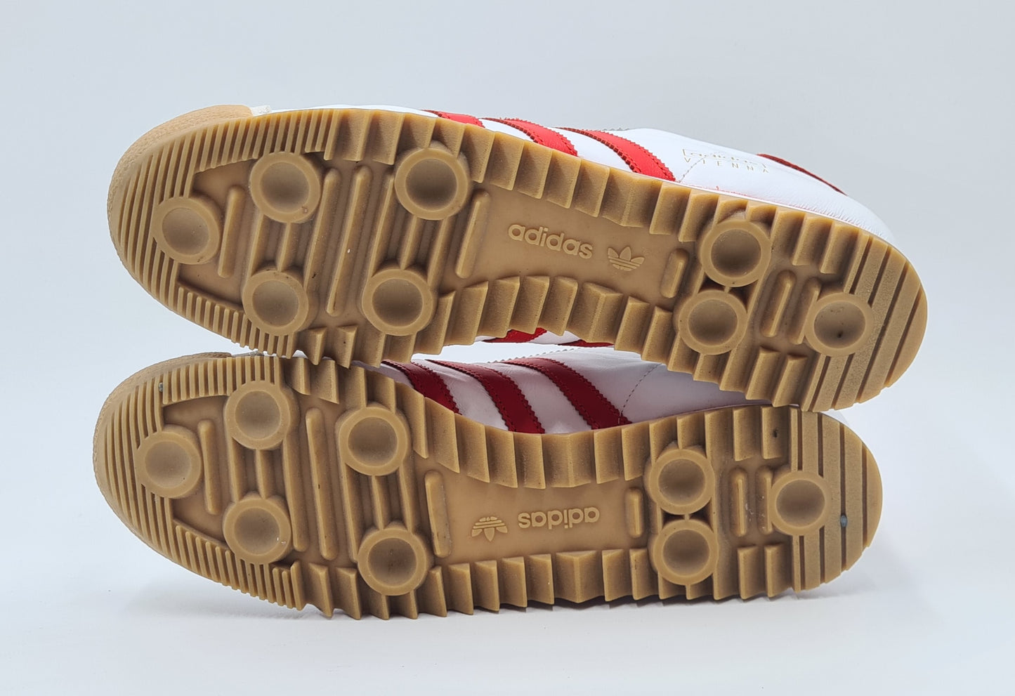 *TOP* 2019 Adidas Vienna Retro | EE4955 | Gr. UK 9,5 / EUR 44