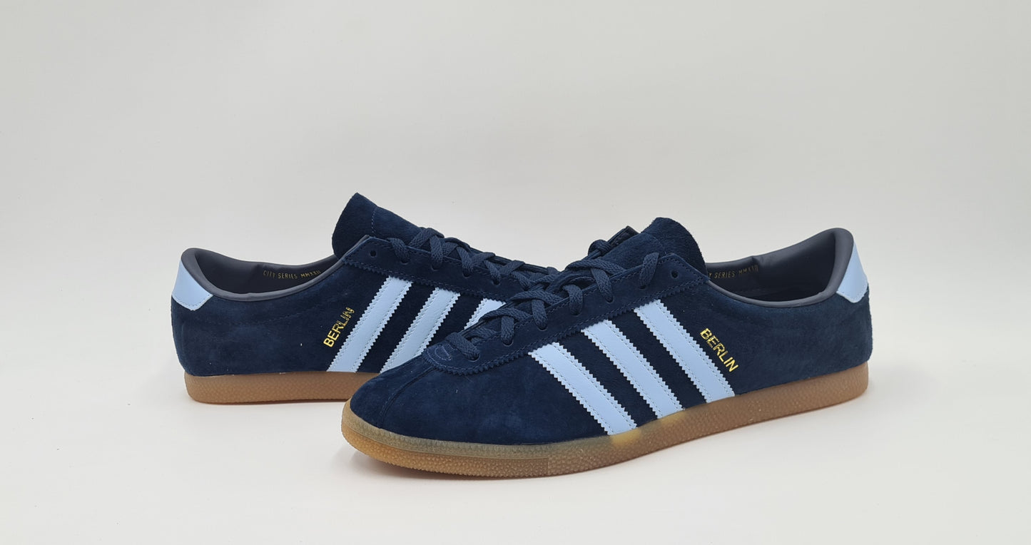 *NEU* 2022 Adidas Berlin Retro Gr. UK 9 / EUR 43 1/3