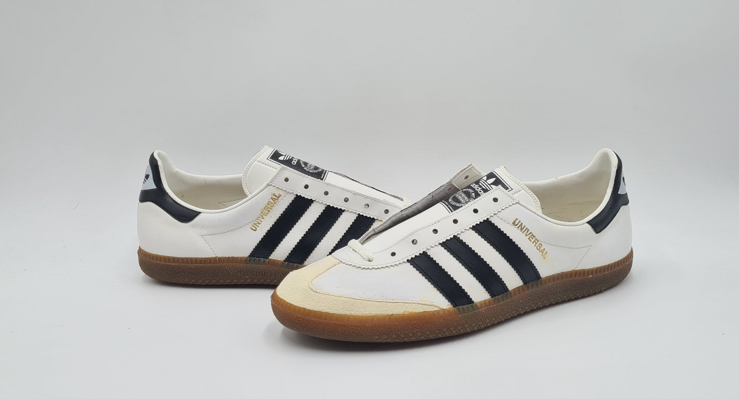 *NEU* Vintage 1980er Adidas Universal mit schwarzen Streifen UK 8,5 / EUR 42 2/3
