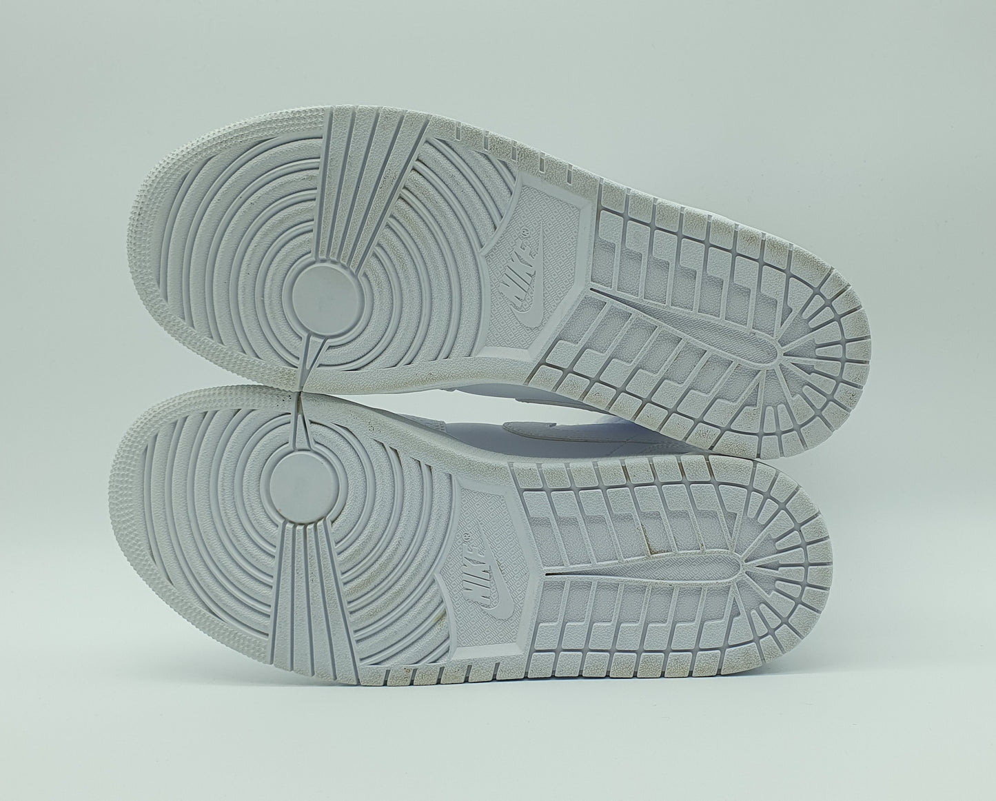 *LIKE NEW* 2020 Nike Air Jordan 1 Mid 'Triple White' white size. UK 7.5 / EUR 42