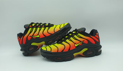 2018 WMNS Nike Air Max Plus TN Black Volt Solar Red Gr. UK 6,5 / EUR 40,5