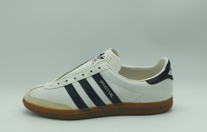 *BNIB* Vintage 1980s Adidas Universal with black stripes UK 8 / EUR 42