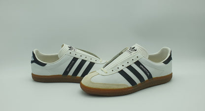 *BNIB* Vintage 1980s Adidas Universal with black stripes UK 8 / EUR 42