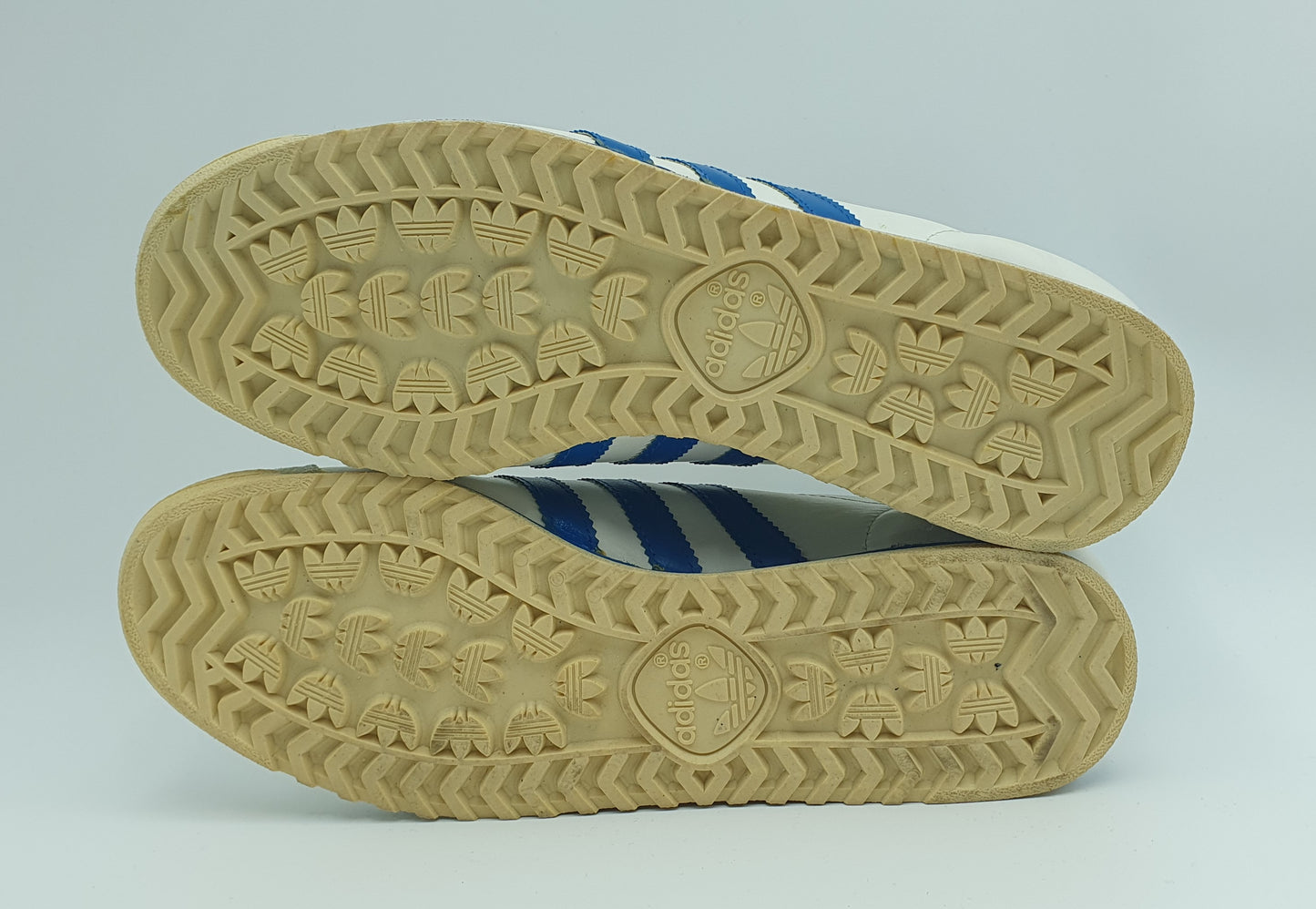 *NEU* Vintage 1980er Adidas Rom mit blauen Streifen UK 9 / EUR 43 1/3