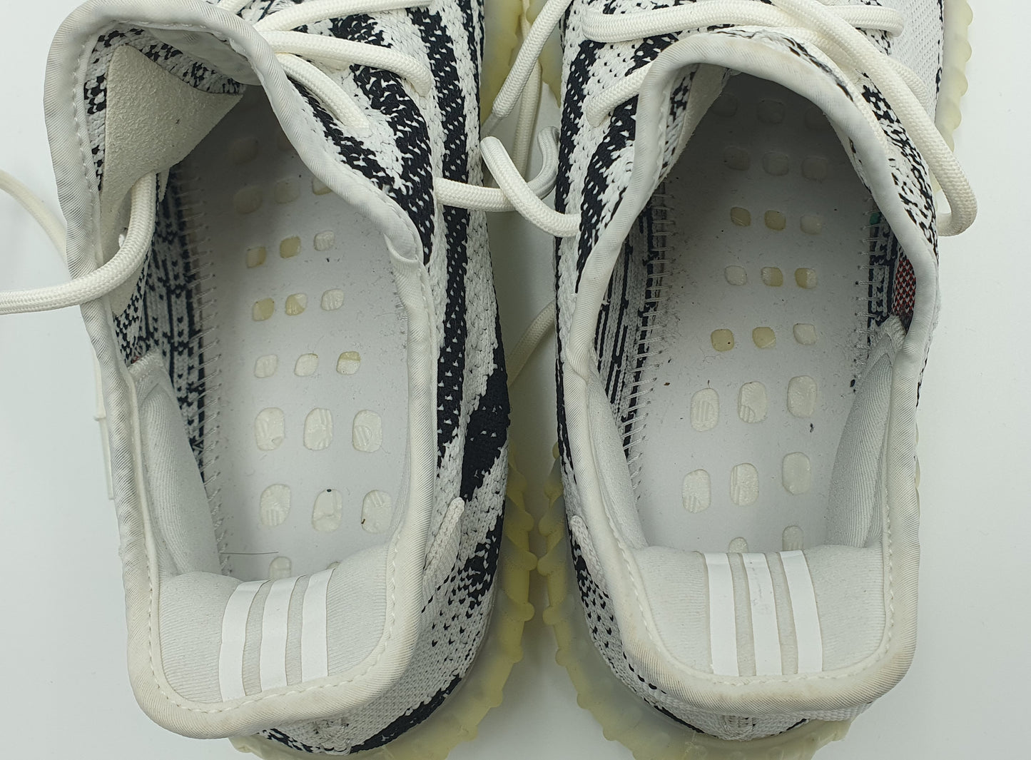 *VGC* 2018 Adidas Yeezy Boost 350 V2 'Zebra' UK 10.5 / EUR 45 1/3