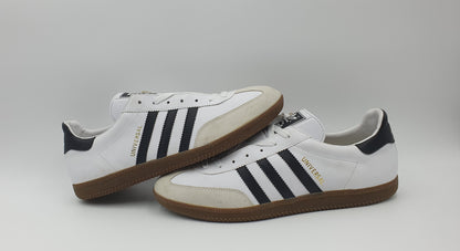 *NEU* Vintage 1999 Adidas Universal mit schwarzen Streifen UK 13 / EUR 48 2/3