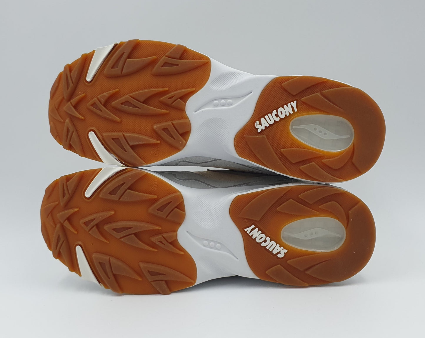 *LIKE NEW* 2022 Saucony 3D Grid Hurricane UK 8 / EUR 42.5