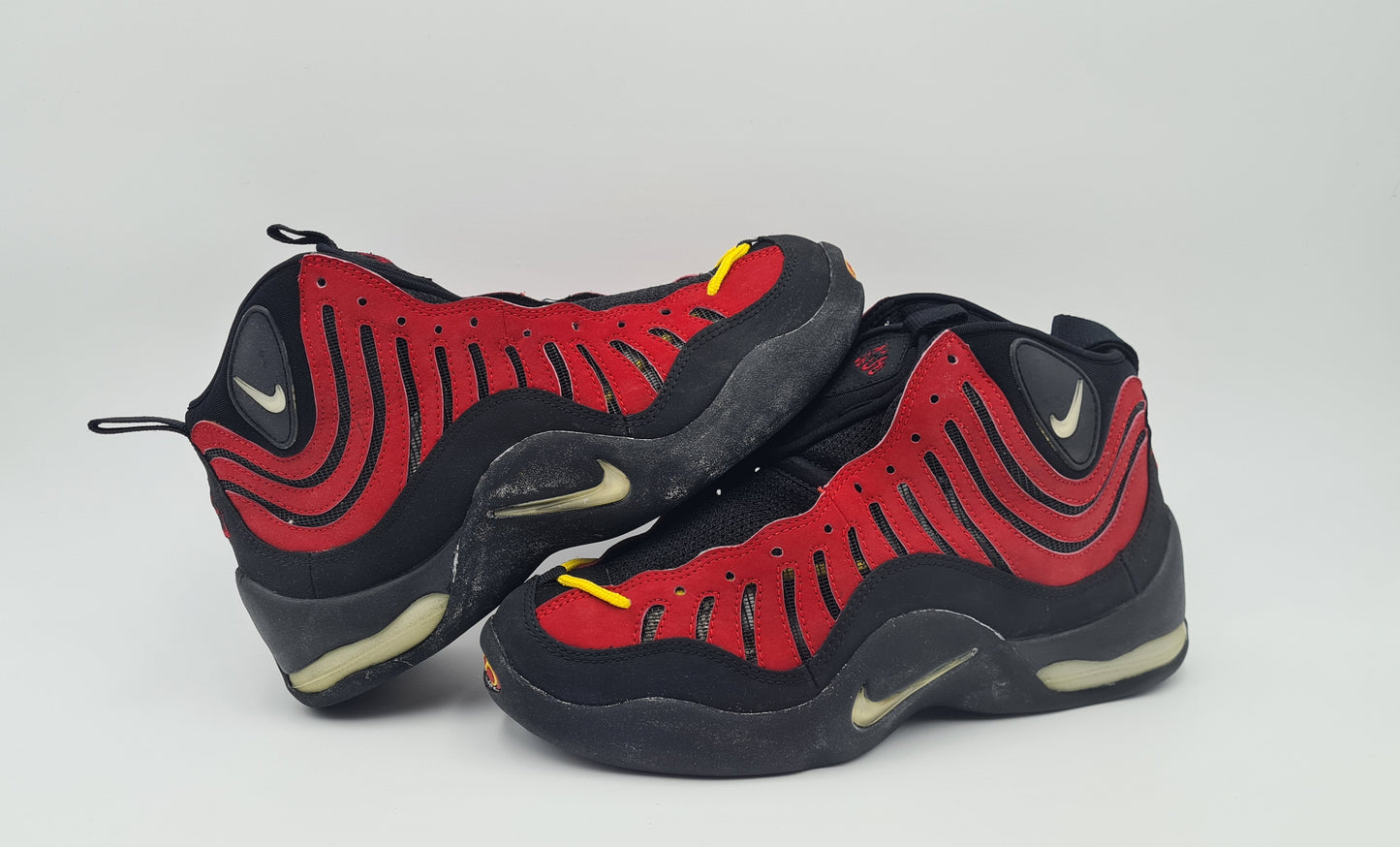 *NEW* Vintage 1997 Nike Air Bakin Varsity Red Tim Hardaway UK 8.5 / EUR 43