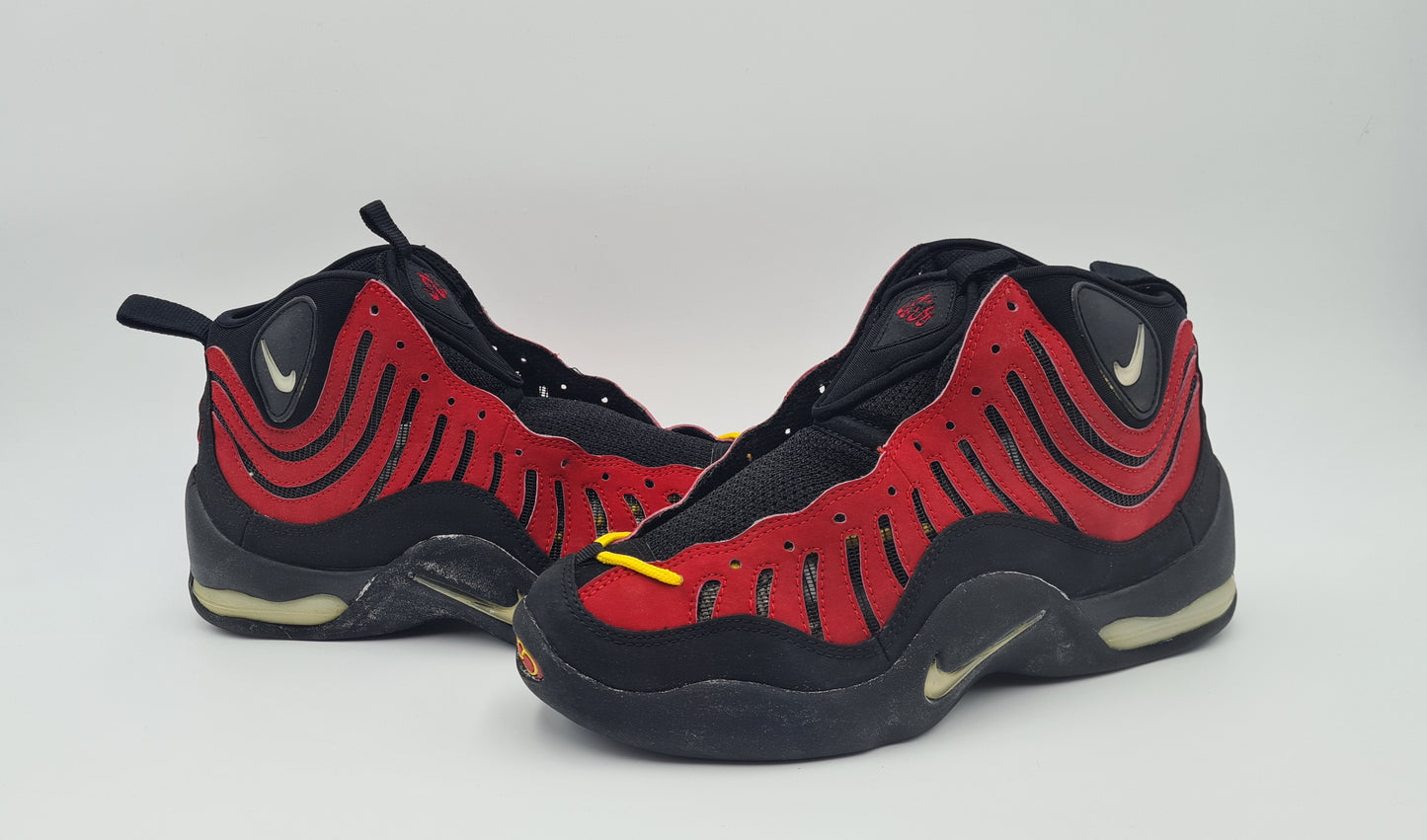 *NEW* Vintage 1997 Nike Air Bakin Varsity Red Tim Hardaway UK 8.5 / EUR 43