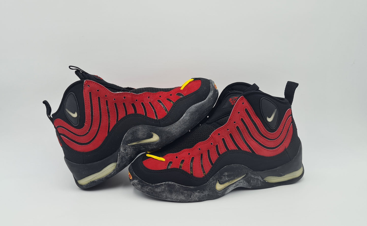 *NEU* Vintage 1997 Nike Air Bakin Varsity Red Tim Hardaway UK 9,5 / EUR 44,5