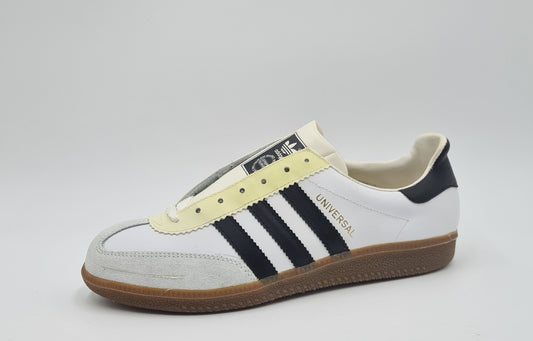 *NEW* Vintage 1980s Adidas Universal with black stripes UK 8 / EUR 42