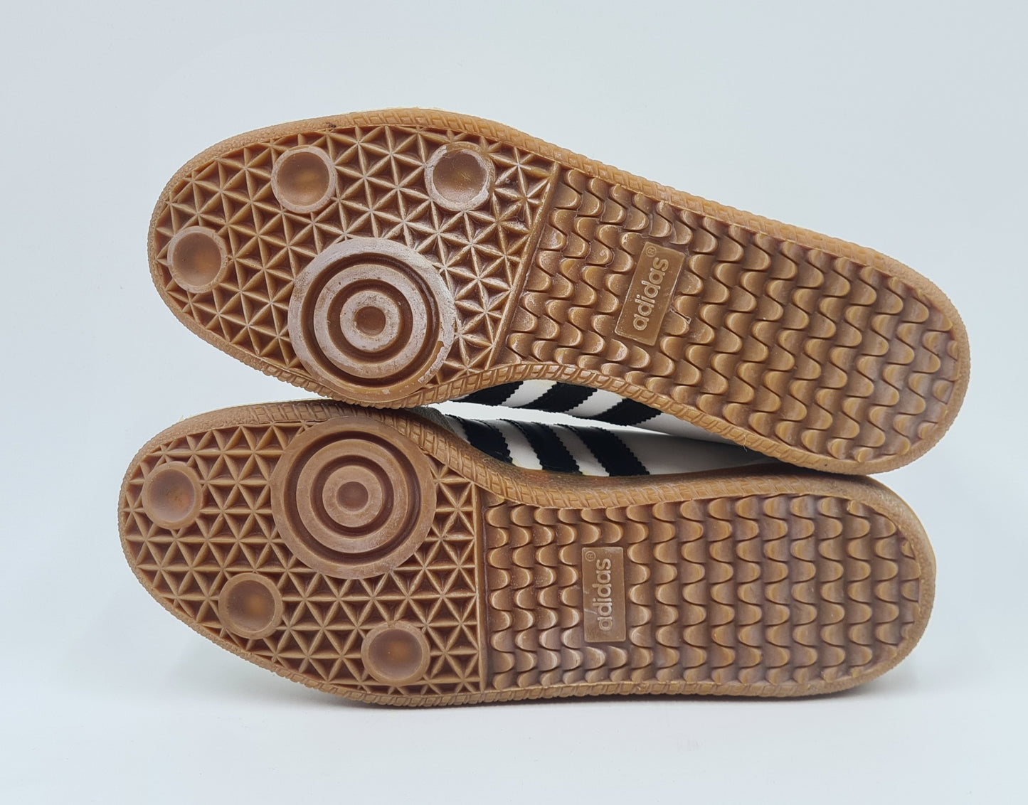 *BNIB* Vintage 1980s Adidas Universal with black stripes UK 8.5 / EUR 42 2/3
