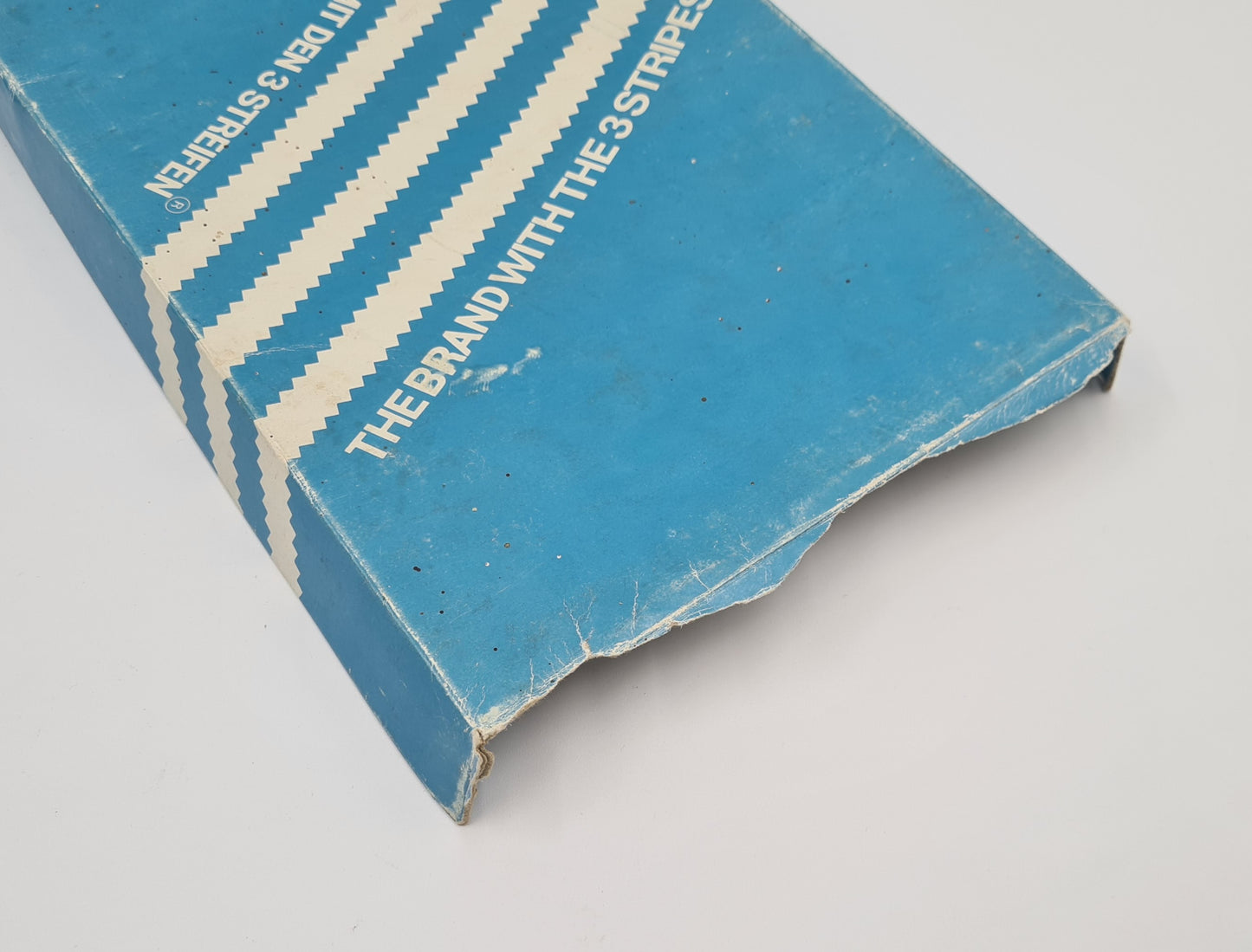 *BNIB* Vintage 1980s Adidas Universal with black stripes UK 8.5 / EUR 42 2/3