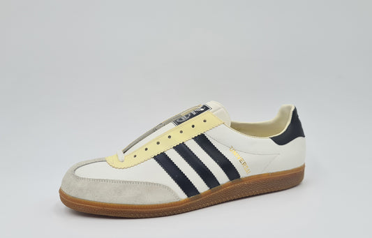 *NEW* Vintage 1980s Adidas Universal with black stripes UK 11.5 / EUR 46 2/3