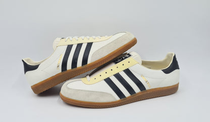 *NEW* Vintage 1980s Adidas Universal with black stripes UK 11.5 / EUR 46 2/3