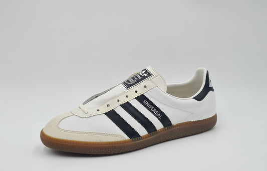 *LIKE NEW* Vintage 1980s Adidas Universal with black stripes UK 9 / EUR 43 1/3