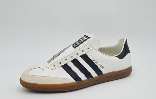 *NEU* Vintage 1980er Adidas Universal mit schwarzen Streifen UK 9 / EUR 43 1/3