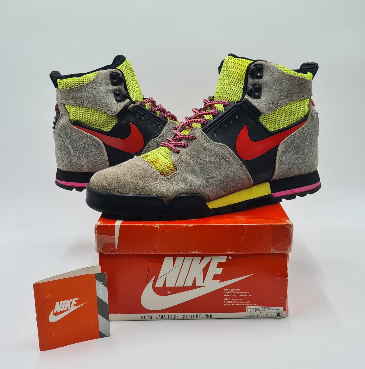 Vintage 1988 Nike Lava High UK 9 / US 10 / EUR 44