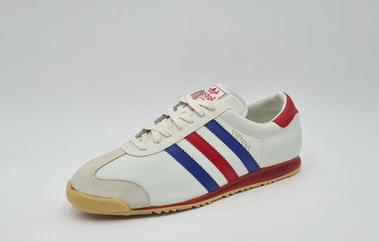 *LIKE NEW* Vintage 1996 Adidas Vienna Philippines UK 10 / EUR 44 2/3