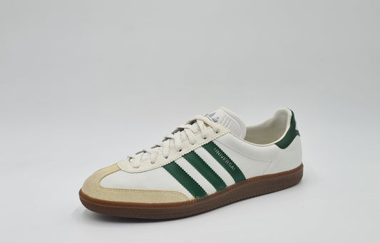 *VGC* Vintage 1980s Adidas Universal with green stripes UK 8.5 / EUR 42 2/3