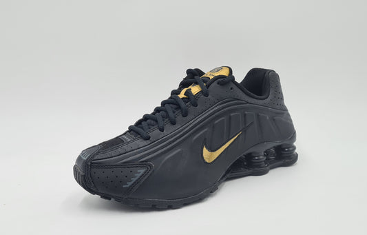 *VGC* 2019 Nike Shox R4 black / gold UK 6 / EUR 39