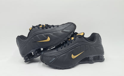*VGC* 2019 Nike Shox R4 black / gold UK 6 / EUR 39
