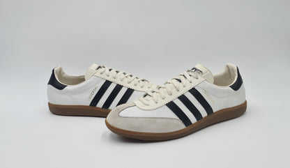 *VGC* Vintage 1980s Adidas Universal with black stripes UK 11 / EUR 46