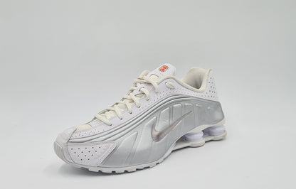 *TOP* 2019 Nike Shox R4 weiß silber Gr. UK 9,5 / EUR 44,5