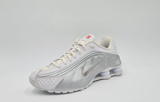 *TOP* 2019 Nike Shox R4 weiß silber Gr. UK 9,5 / EUR 44,5