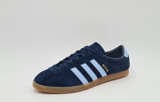 *NEW* 2022 Adidas Berlin Retro UK 9.5 / EUR 44