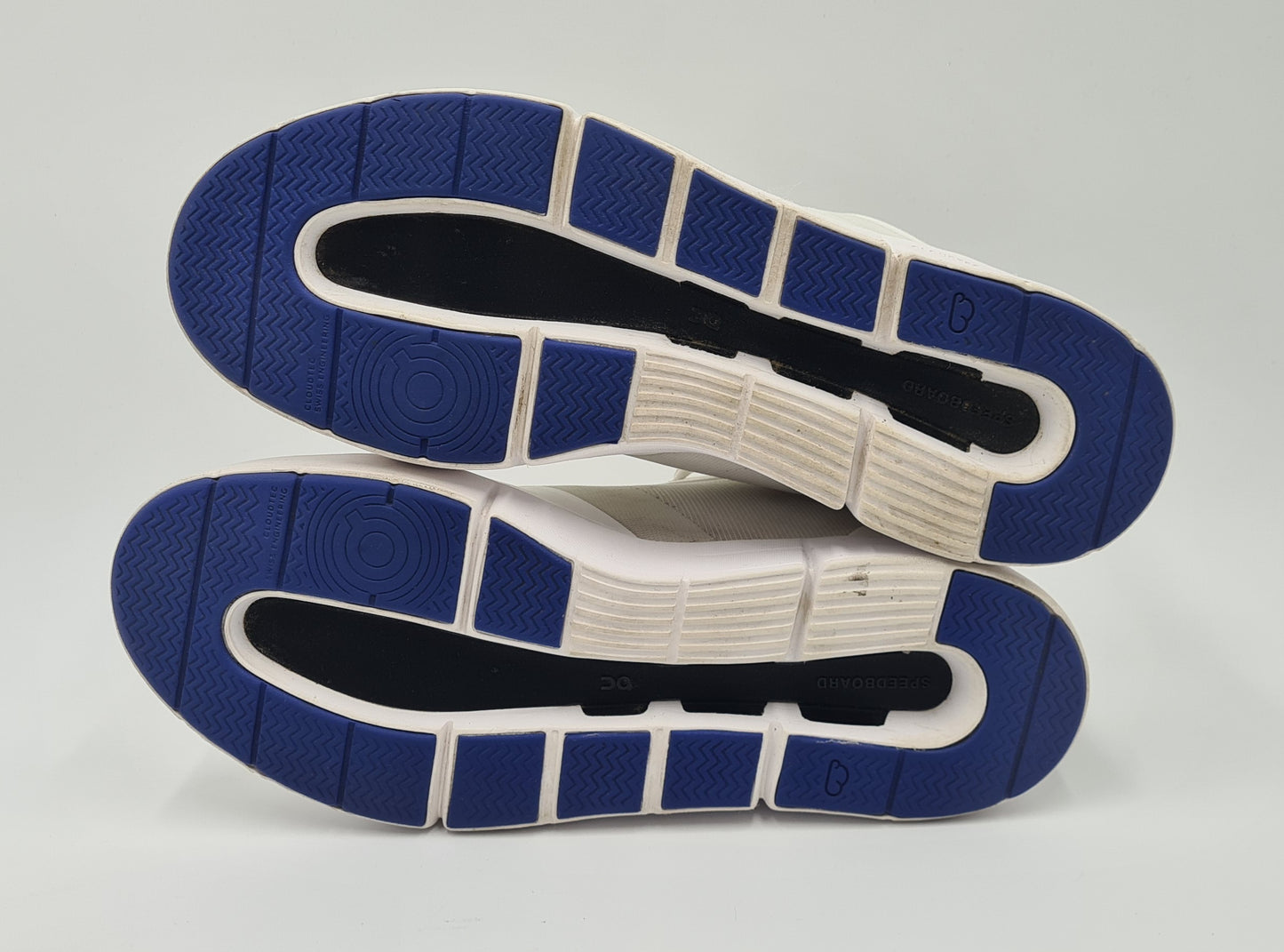 *GOOD CONDITION* On Running The Roger Advantage White UK 8.5 / EUR 42.5