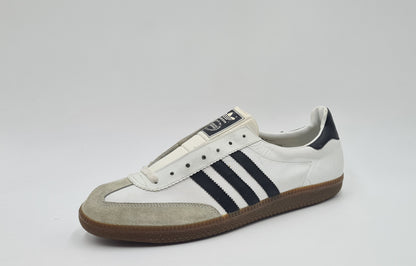 *VGC* Vintage 1995 Adidas Universal with black stripes UK 12 / EUR 47 1/3