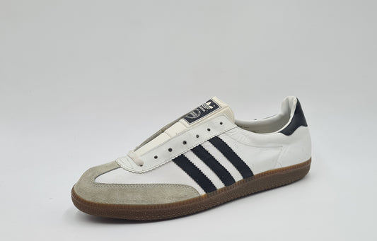 *VGC* Vintage 1995 Adidas Universal with black stripes UK 12 / EUR 47 1/3