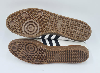 *VGC* Vintage 1995 Adidas Universal with black stripes UK 12 / EUR 47 1/3