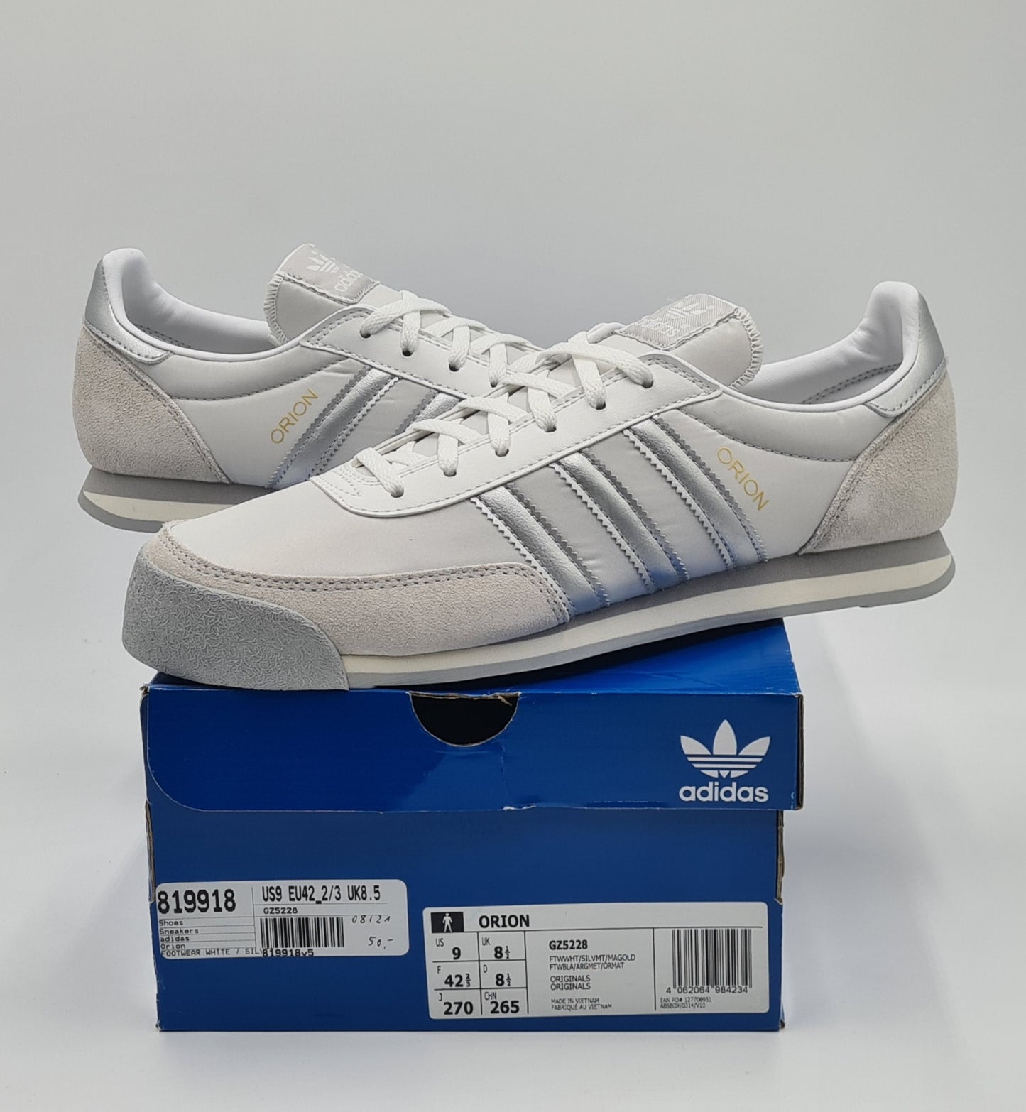 *NEW* 2021 Adidas Orion White Retro Size UK 8.5 / EUR 42 2/3
