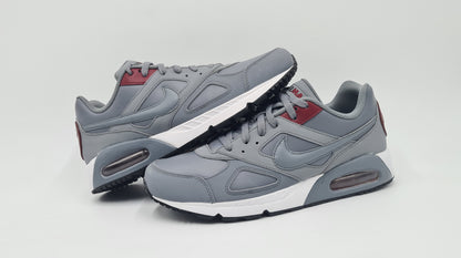*WIE NEU* 2017 Nike Air Max Ivo Leather UK 9 / EUR 44
