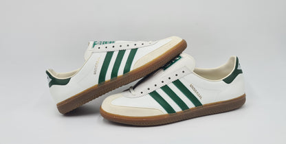 *NEU* Vintage 1980er Adidas Universal mit grünen Streifen UK 11,5 / EUR 46 2/3