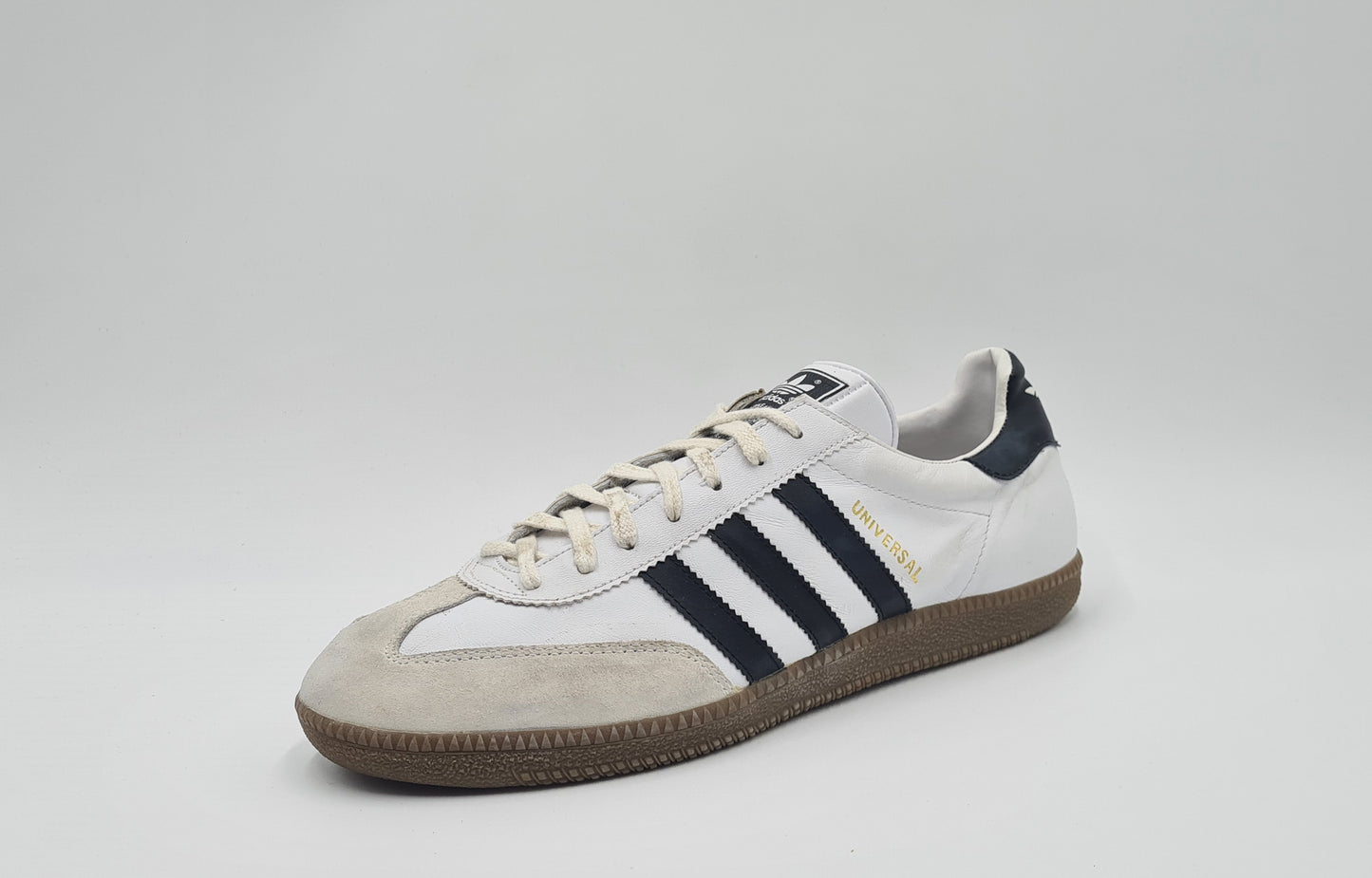 *TOP* Vintage 2000 Adidas Universal mit schwarzen Streifen UK 9 / EUR 43 1/3