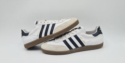 *TOP* Vintage 2000 Adidas Universal mit schwarzen Streifen UK 9 / EUR 43 1/3