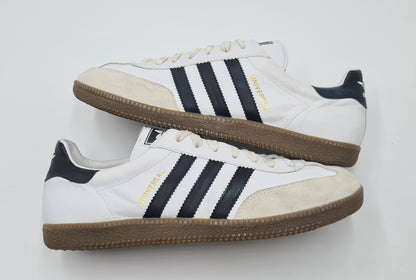 *TOP* Vintage 2000 Adidas Universal mit schwarzen Streifen UK 9 / EUR 43 1/3