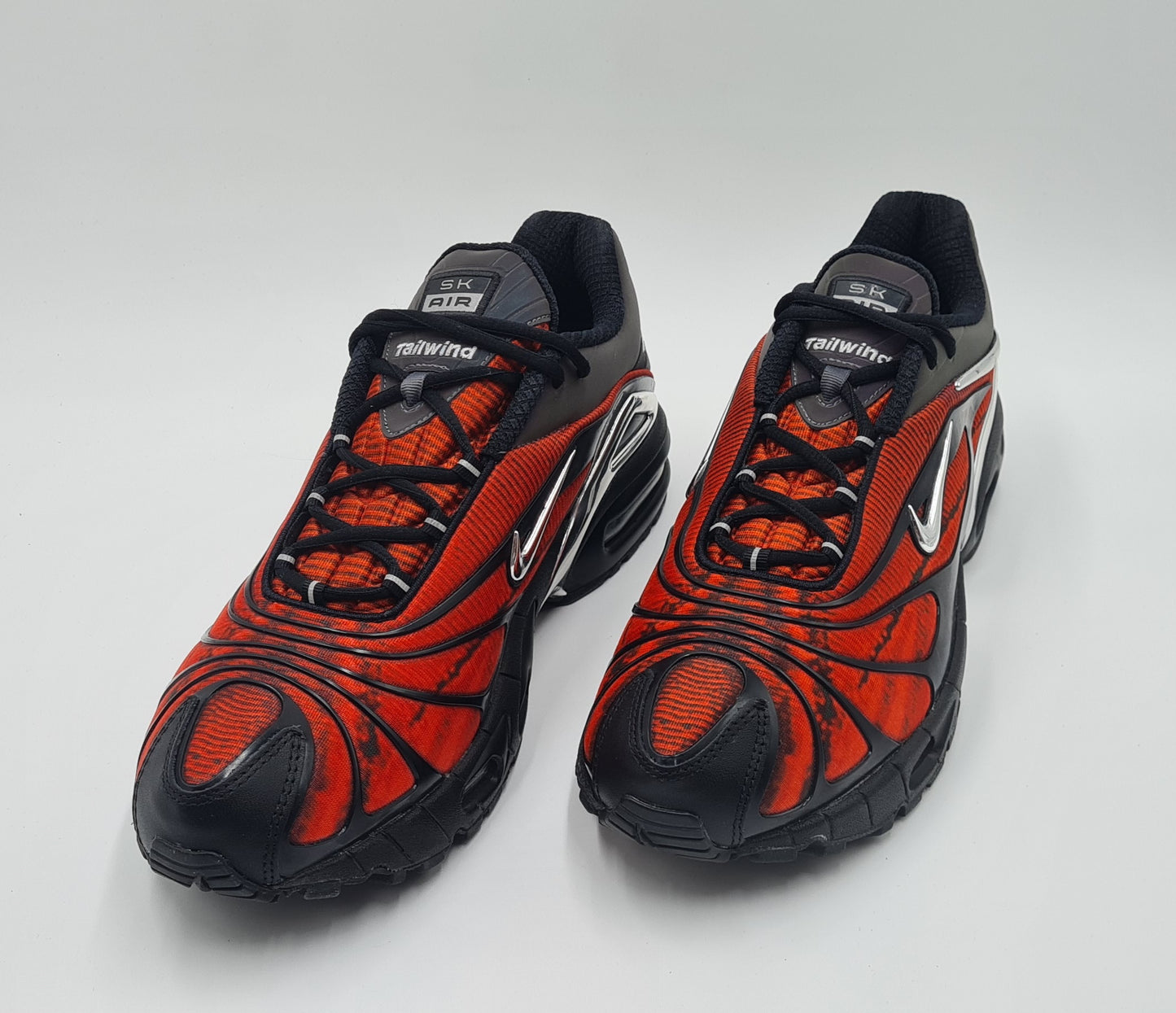 *TOP* 2020 Nike Air Max Tailwind 5 X Skepta 'Bloody Chrome' Gr. UK 11 / EUR 46