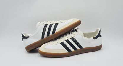 *NEU* Vintage 1980er Adidas Universal mit schwarzen Streifen UK 11 / EUR 46