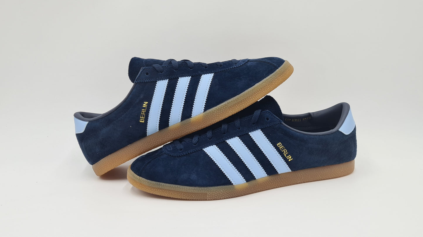 *NEU* 2022 Adidas Berlin Retro Gr. UK 9 / EUR 43 1/3