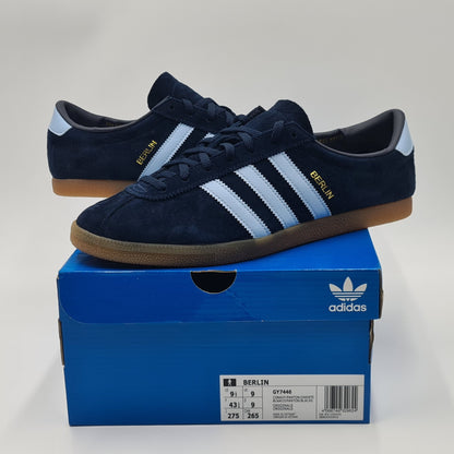 *NEU* 2022 Adidas Berlin Retro Gr. UK 9 / EUR 43 1/3