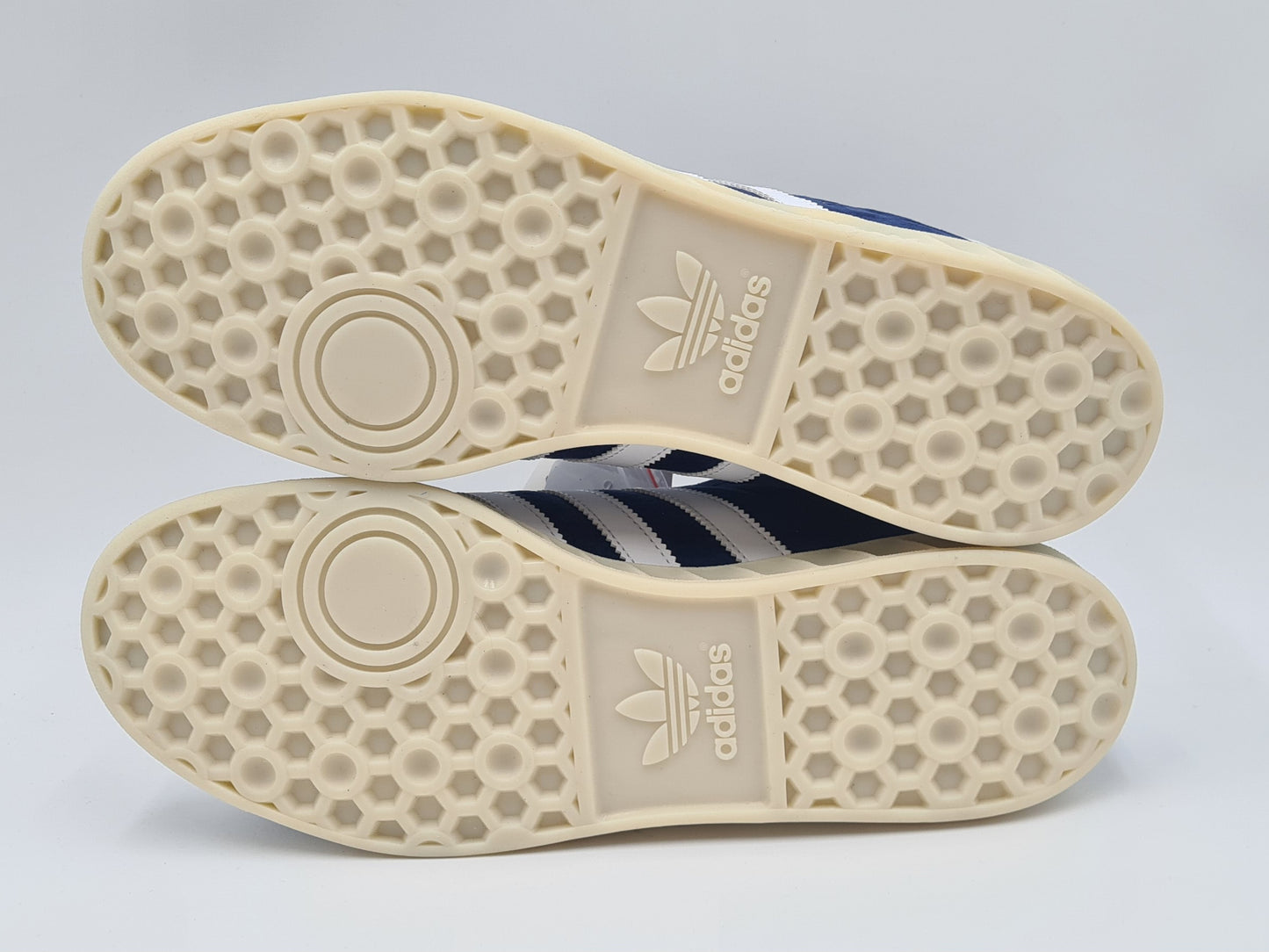 *NEW* 2019 Adidas Hamburg Retro UK 10 / EUR 44 2/3