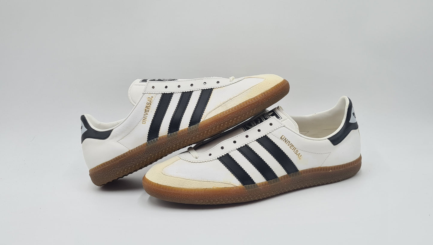 *NEU* Vintage 1980er Adidas Universal mit schwarzen Streifen UK 8,5 / EUR 42 2/3